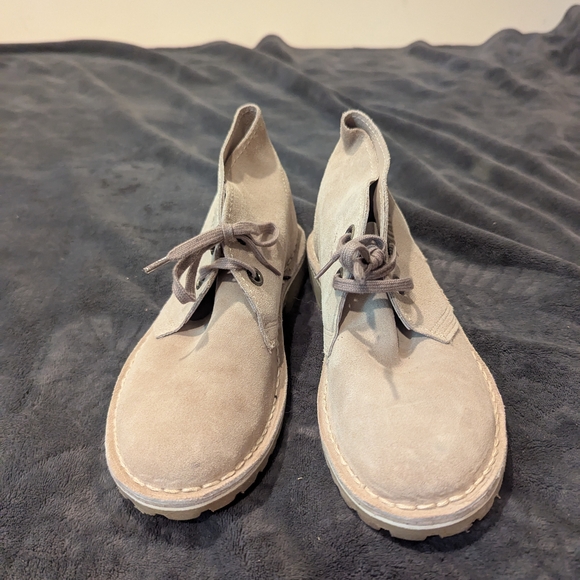 Men's Gray Suede Shoes - Picture 3 of 9